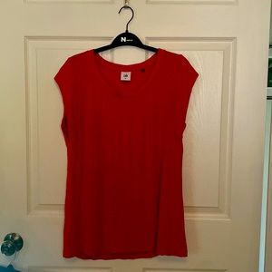Cabi Blaze Tee in lipstick red size medium